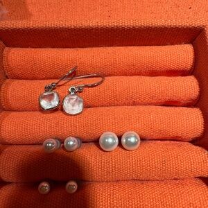 Earrings. Pearl in various sizes and one clear glass hanging pair